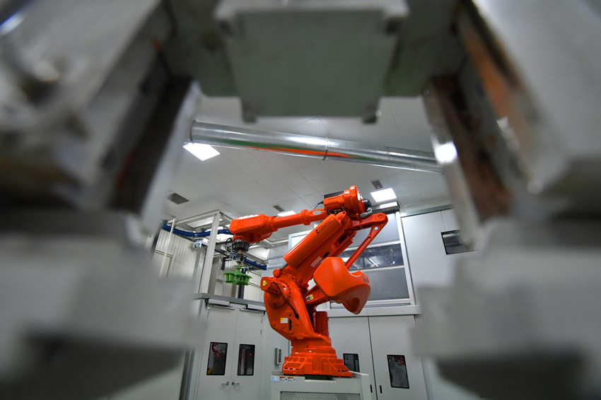 国内首个燃机智慧制造基地高温透平叶片精铸数字化产线。刘岗供图