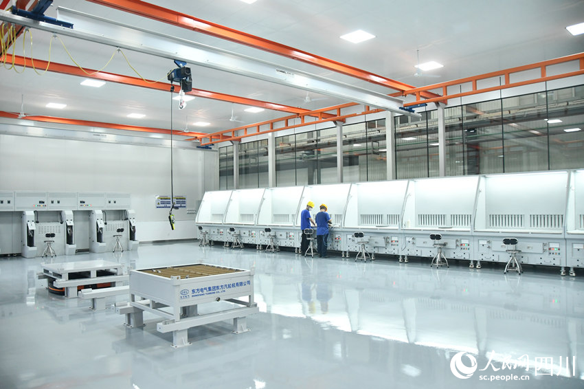 国内首个燃机智慧制造基地高温透平叶片精铸数字化产线。人民网 赵祖乐摄